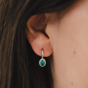 Boucles d'oreilles en or blanc, Emeraude et Diamants