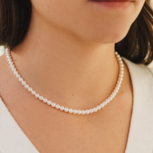 Collier de perles blanches